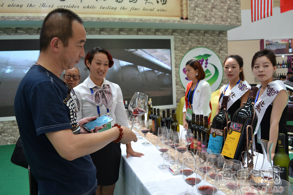 葡萄酒亮相第21届兰洽会展厅(图4)