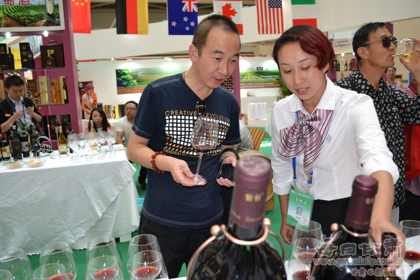 葡萄酒亮相第21届兰洽会展厅(图5)