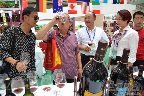葡萄酒亮相第21届兰洽会展厅(图6)