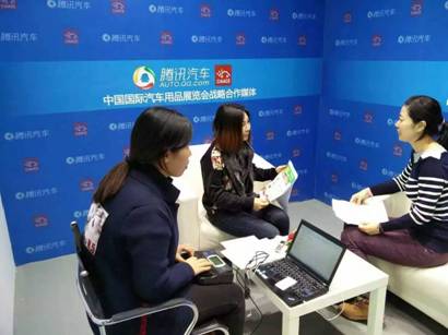 雅森展会落下帷幕 贝适宝收获颇丰(图2) 展会进行当中,贝适宝创始人之一的张冉冉女士在百忙之中也接受了腾讯汽车记者的专访,畅谈未来儿童安全座椅行业的发展趋势,儿童安全座椅产品的功能期望以及自家智能座椅产品的一些细节。同时以一个孩子母亲的角度也呼吁国内儿童出行安全体系能够尽快得以完善,为宝宝的出行安全营造一个良好社会氛围,她表示,随着国内家庭汽车保有量的逐年增长,提升国内父母的儿童出行安全意识现如今已经迫在眉睫。