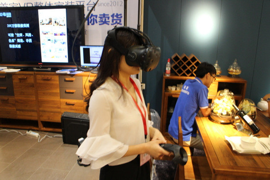 记者切身体验VR技术