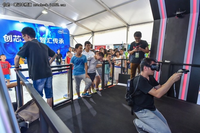 同方旗下机械革命VR背包惊艳北京创客展
