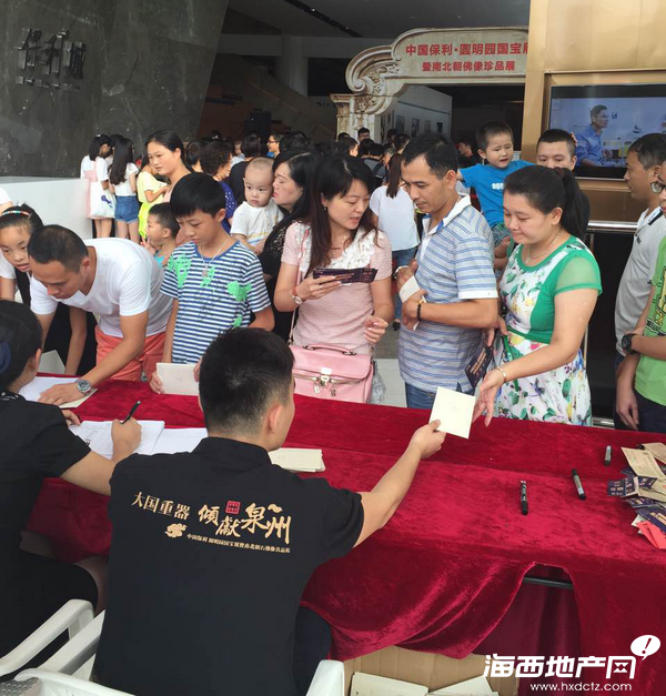 48小时2万人 一场展览掀起泉州爱国热潮(图4)