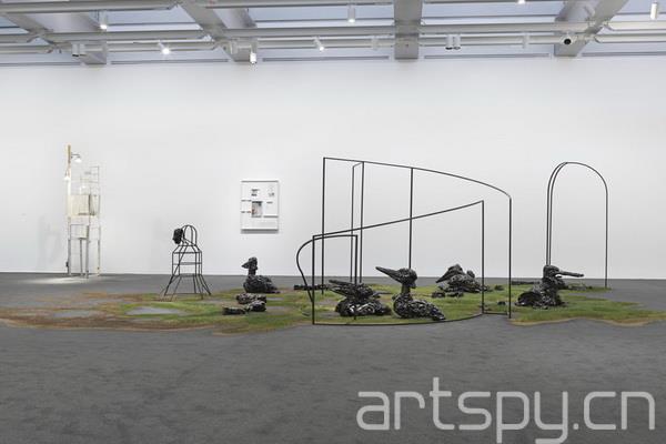 群展“镜像细胞”日前在纽约惠特尼美国艺术博物馆(图6)