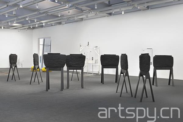 群展“镜像细胞”日前在纽约惠特尼美国艺术博物馆(图4)