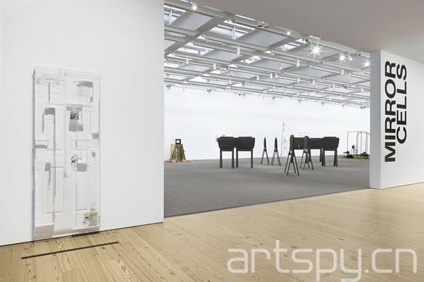 群展“镜像细胞”日前在纽约惠特尼美国艺术博物馆(图2)