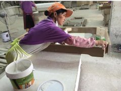 广东家具材料展上 汉林水性家具修补腻子成新宠