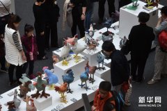 生肖鸡年元素纸浆雕塑创意展亮相